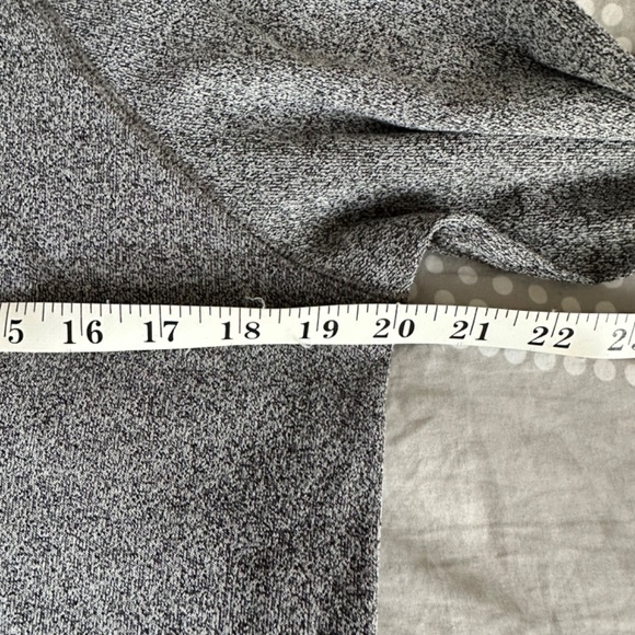 Chico’s Design black white gray sweatshirt pullover top size 1 (8) - Picture 8 of 9